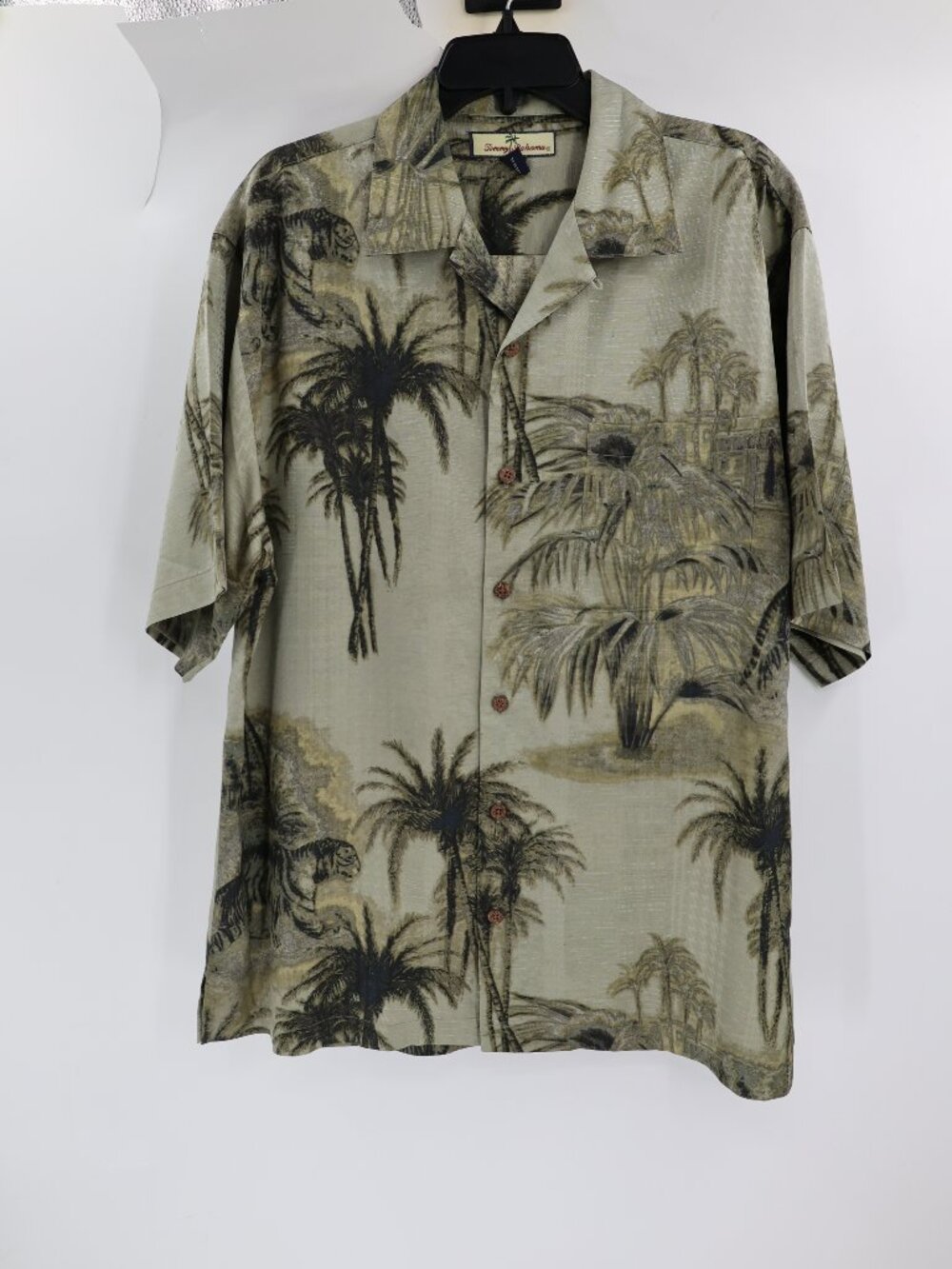 Tommy Bahama Hawaiian Shirt Men medium Silk Aloha Tropical Tiger Palm Tree Print